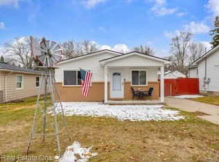 8242 Russell St, Shelby Township, MI