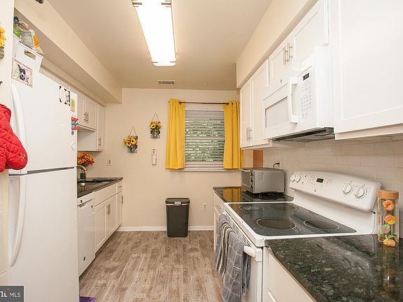 5th image of 418 Heckle St