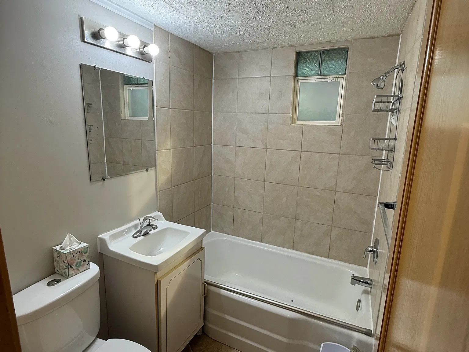 1901 5 Plex — Photo 4