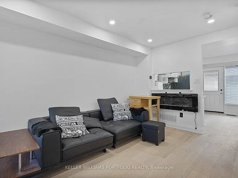 9542 Sheppard Ave E — Photo 6