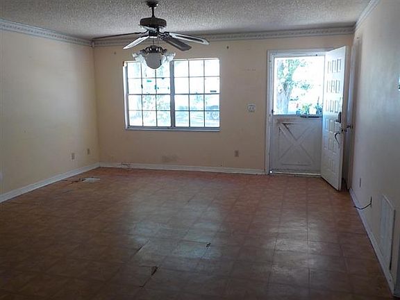 3rd image of 2704 Knollwood Trl