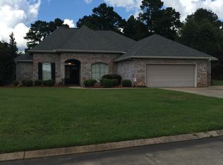 123 Woodlake Dr, Pineville, LA 71360