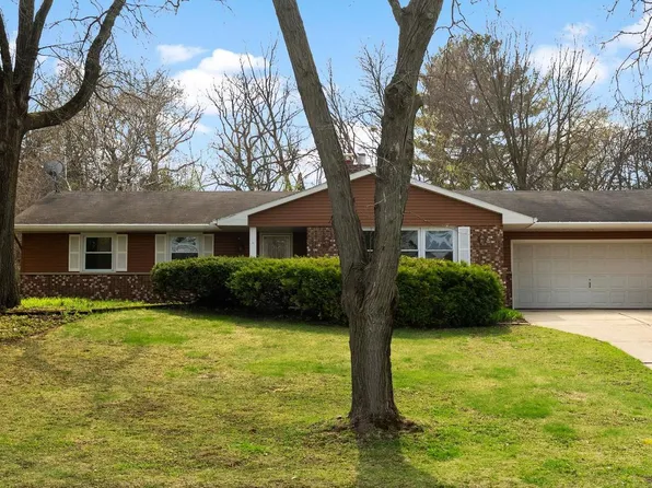 2795 Ledgemont Street, Fitchburg, WI 53711