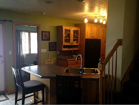 3rd image of 828 Wren Dr