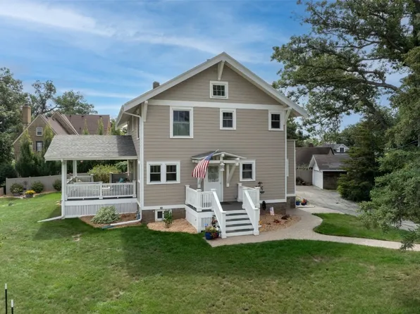 1929 Ridgeway Dr SE, Cedar Rapids, IA 52403