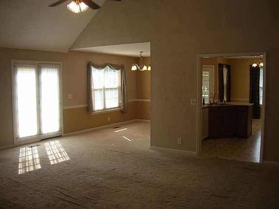 4th image of 3011 Middleton Dr
