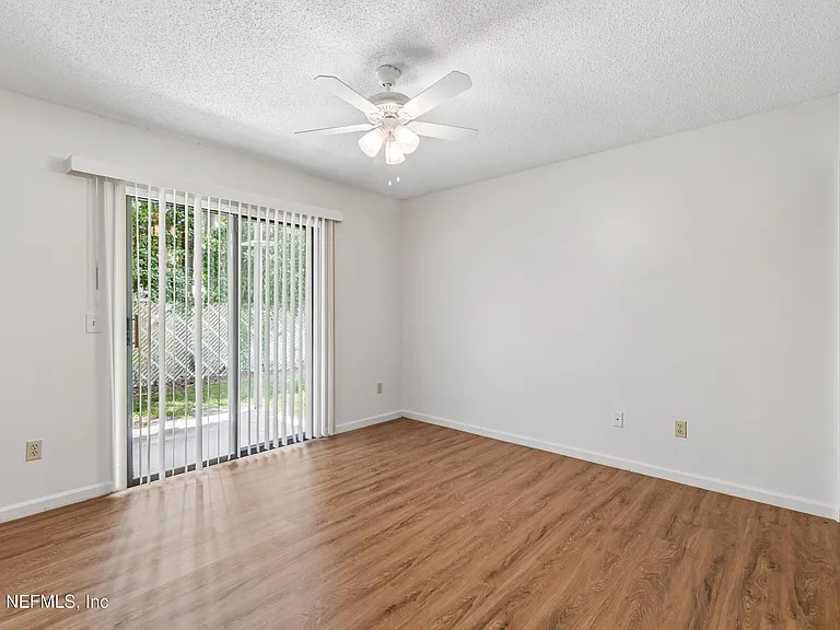 702 Meadowbrook Dr #2 — Photo 8