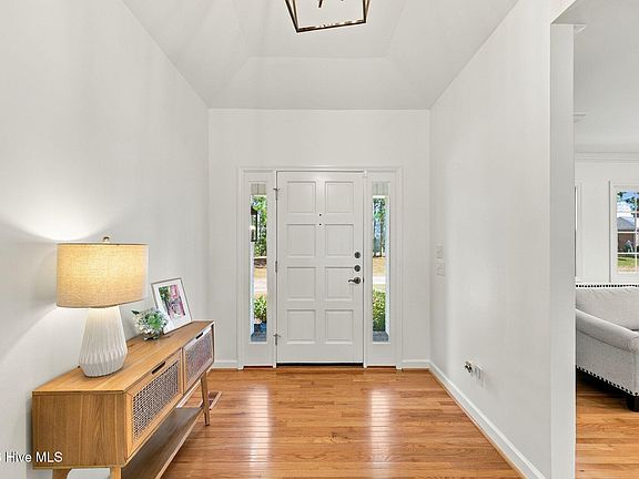 4th image of 25 Steeplechase Way