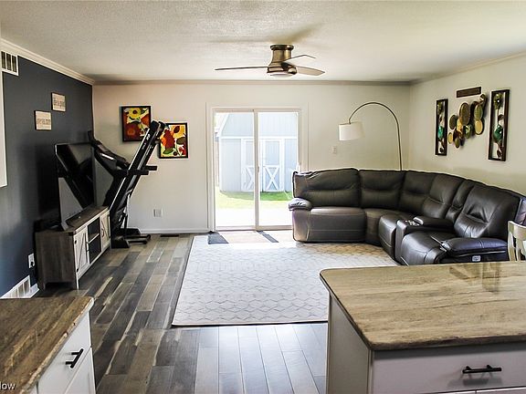 5th image of 3539 Ivanhoe Dr