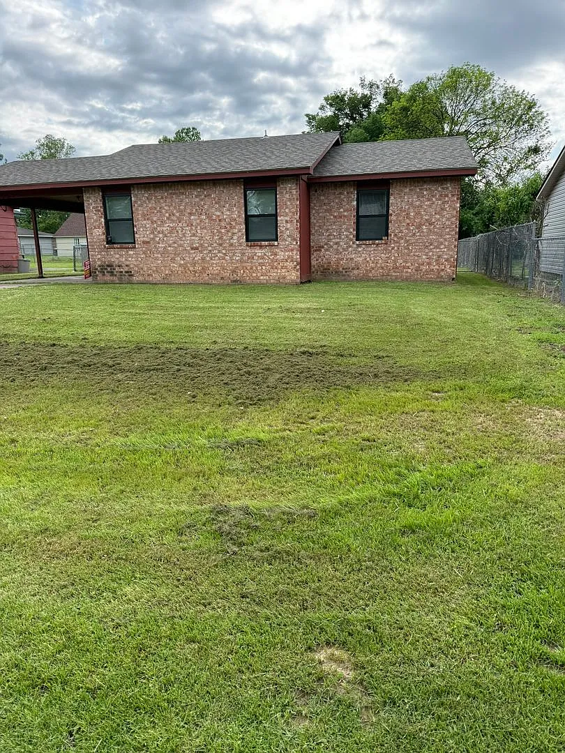 Move In Special!! Three Bed/One Bath Home/Freshly Painted/Fenced Yard — Photo 1