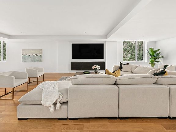 4th image of 427 E 90th St #1A