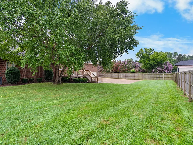 105 Walnut Ct — Photo 25