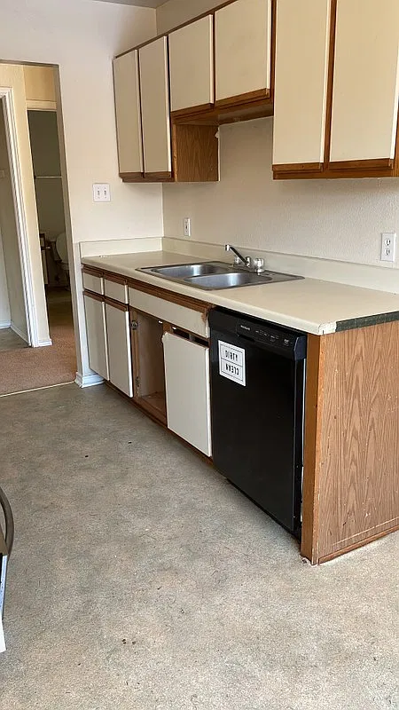 3 bed, 2.0 bath, 990 sqft, $875 — Photo 2