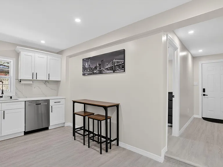 Eat-in kitchen area