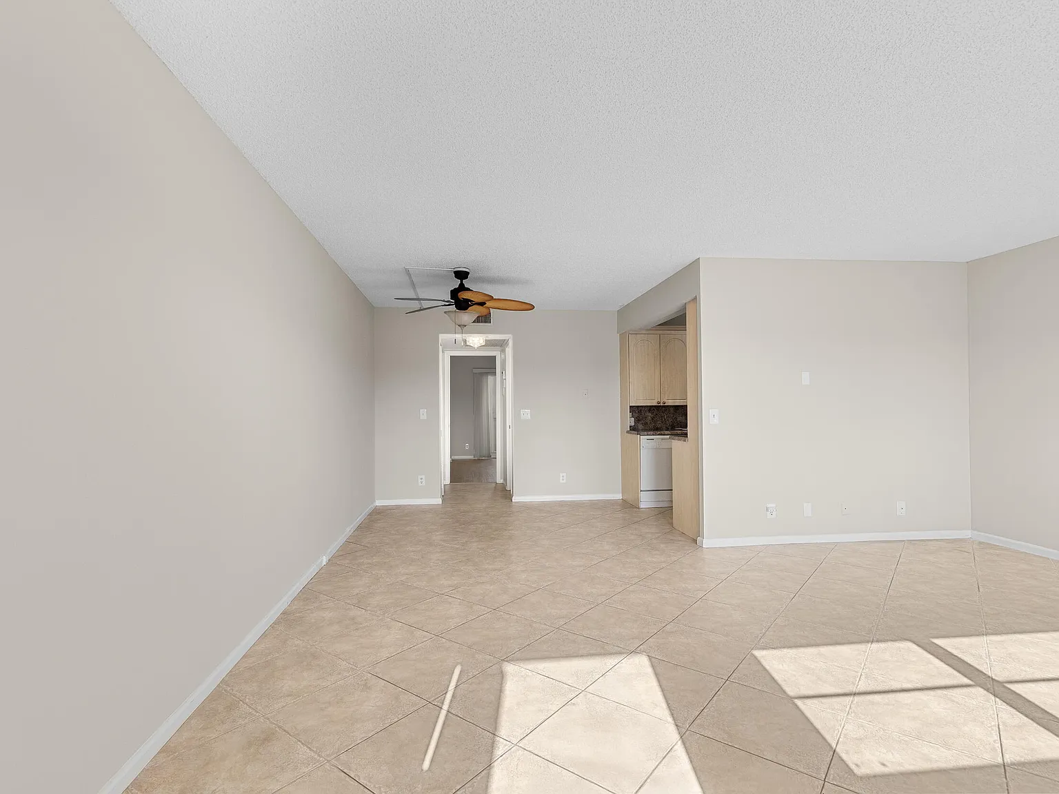 1 bed, 1.5 bath, 738 sqft, $1,500 — Photo 3