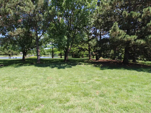 2206 N Chadsworth Ct, Wichita, KS 67205