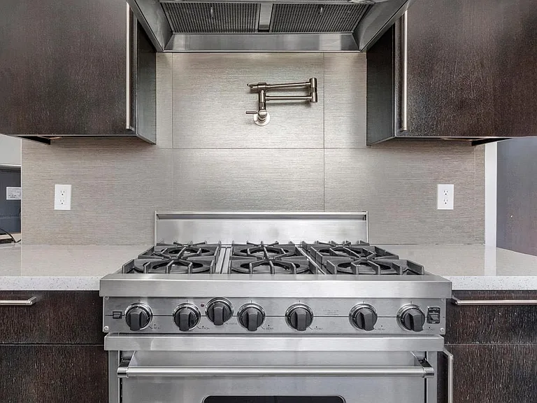 3084 Saint George St — Photo 12