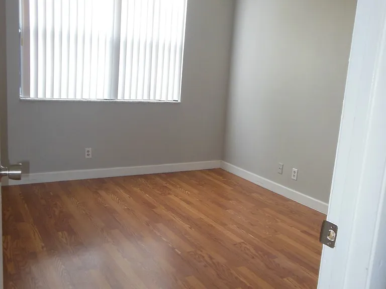 744 Executive Center Dr #23-9-23 — Photo 16