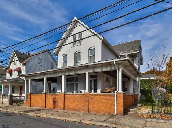 27 E Pennsylvania Ave, Pen Argyl, PA 18072