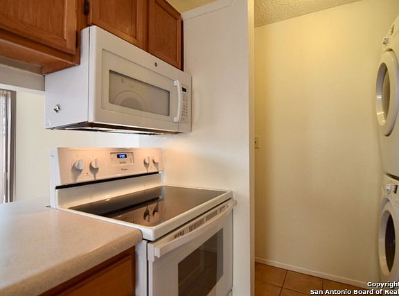 3rd image of 11715 Country Springs St