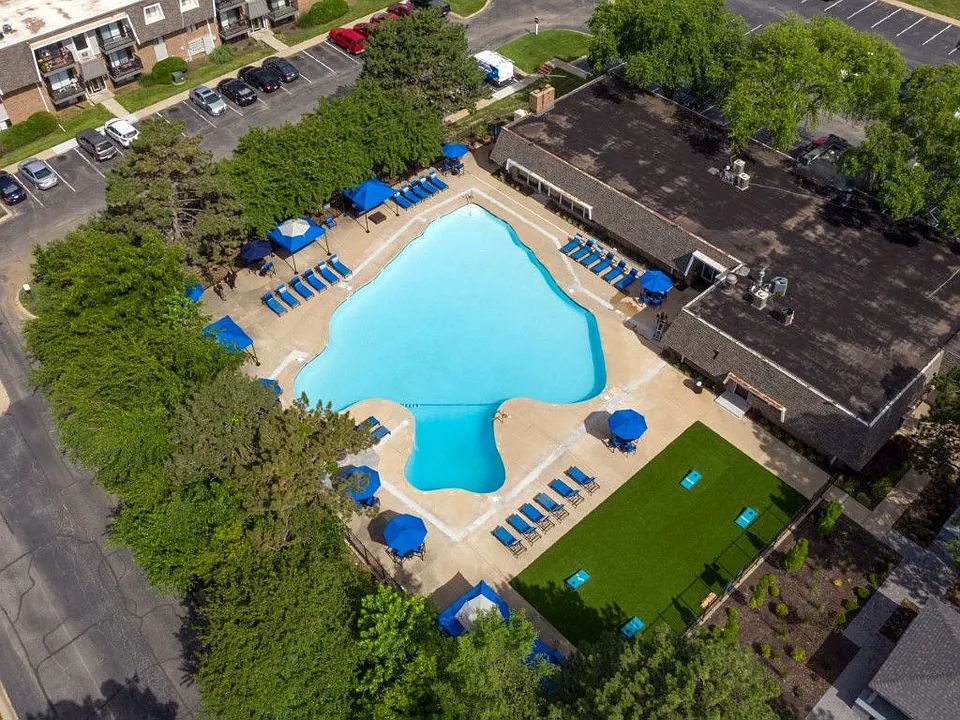 Carlyle Apartments