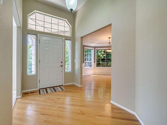 3rd image of 593 NE Estate Dr