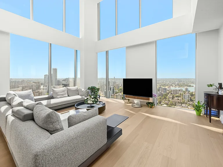 1568 Alberni St #Penthouse 3 — Photo 2