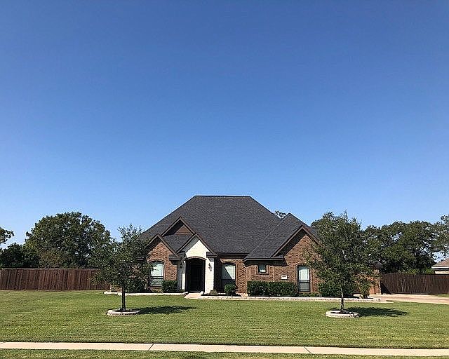 1st image of 401 Heritage Oaks Dr
