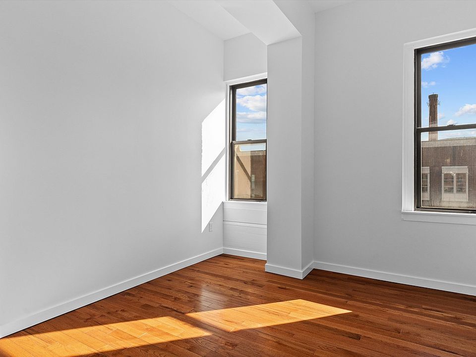 1st image of 276-280 Essex St #302