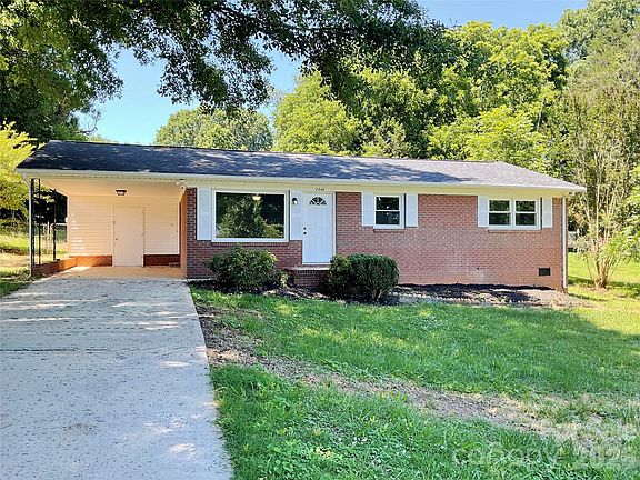 3rd image of 2346 Woodleaf Dr