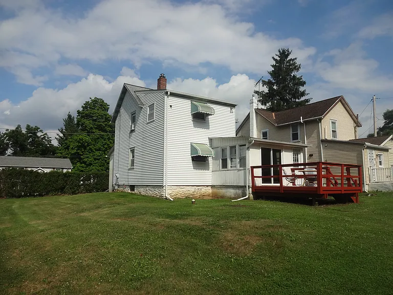 1058 Mount Pleasant Ave — Photo 3