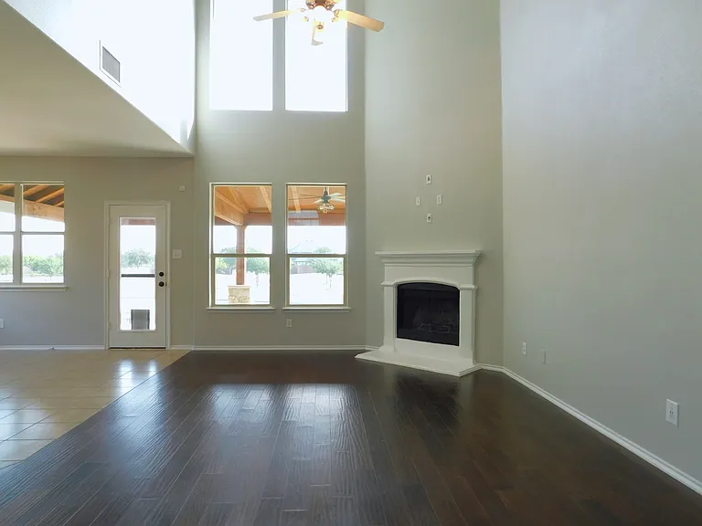 14904 Riverside Dr — Photo 7