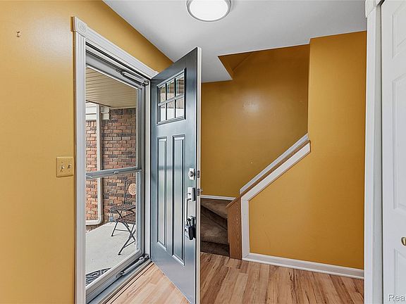4th image of 50309 Bellaire Dr