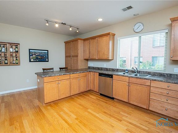 5th image of 145 S Saint Clair St Unit 26
