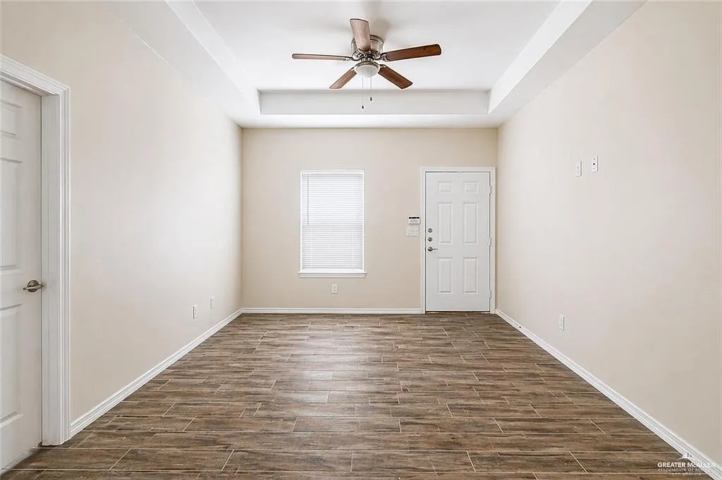 3 bed, 2.0 bath, 1050 sqft, $1,100 — Photo 4