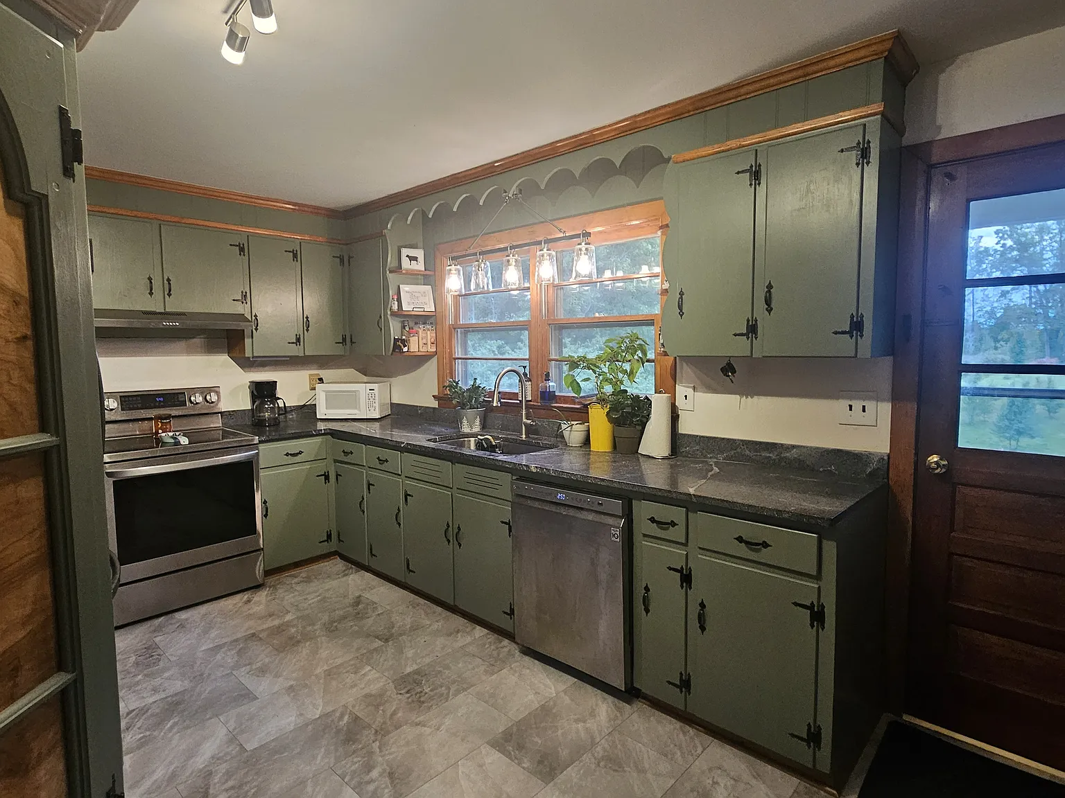 2 bed, 990 sqft, $2,000 — Photo 4