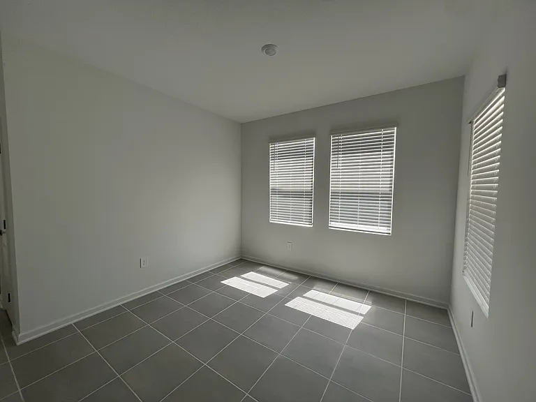 5653 Fiona Ln — Photo 8