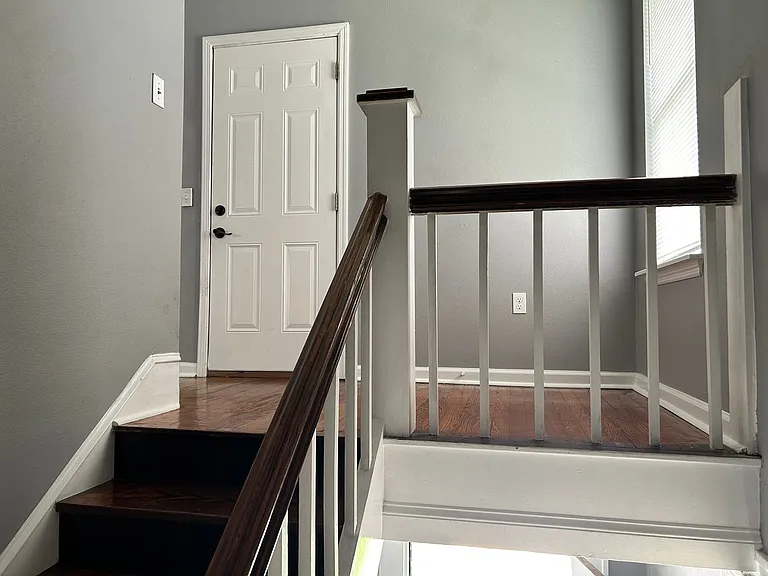 1070 Day Ave — Photo 2