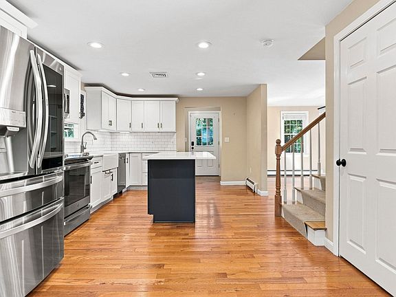 3rd image of 77 Bardin St