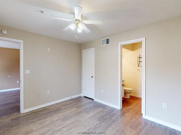 523 Sw Pkwy #204 — Photo 15