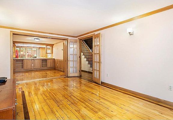 4th image of 318 E 18th St #1