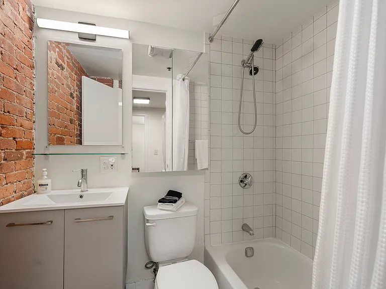 19 Stanhope St #1B — Photo 11