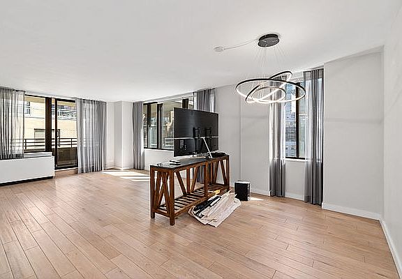 3rd image of 309 E 49th St APT 12-E