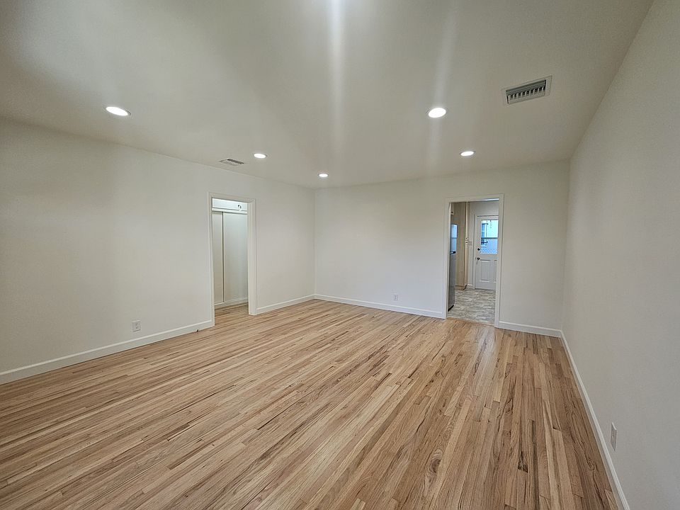 Living/Dining Area