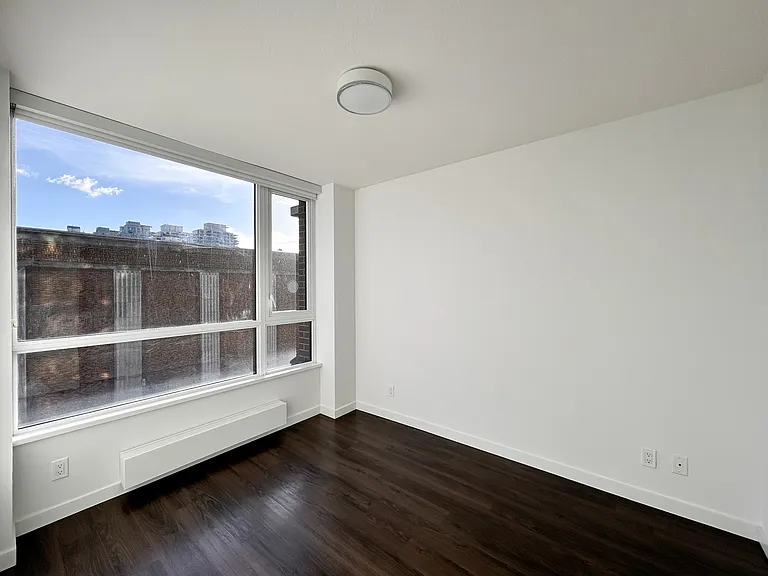 183 Georgia St E — Photo 86