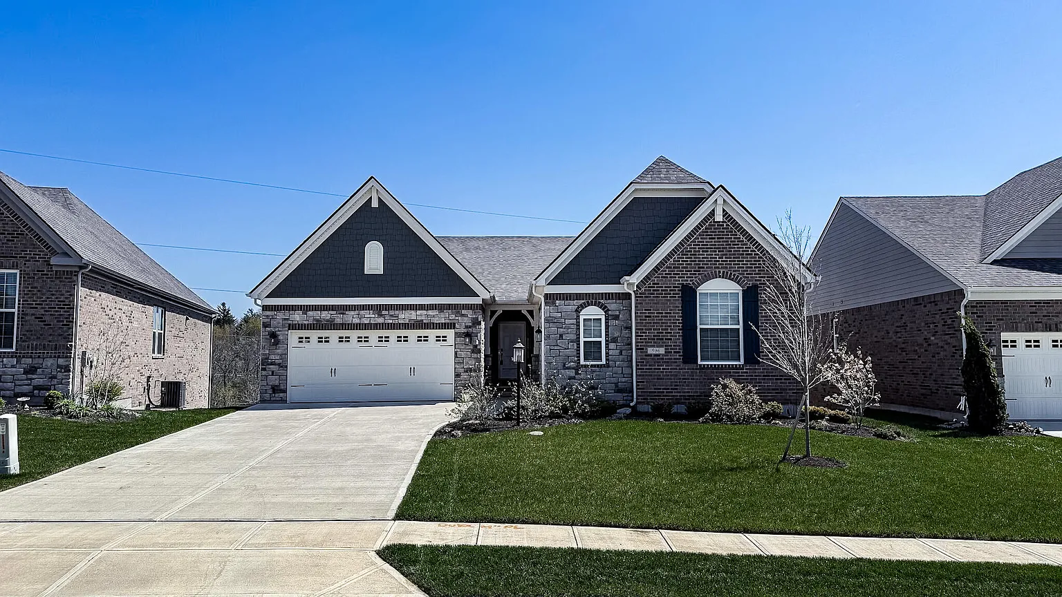996 McCarron Ln photo 1