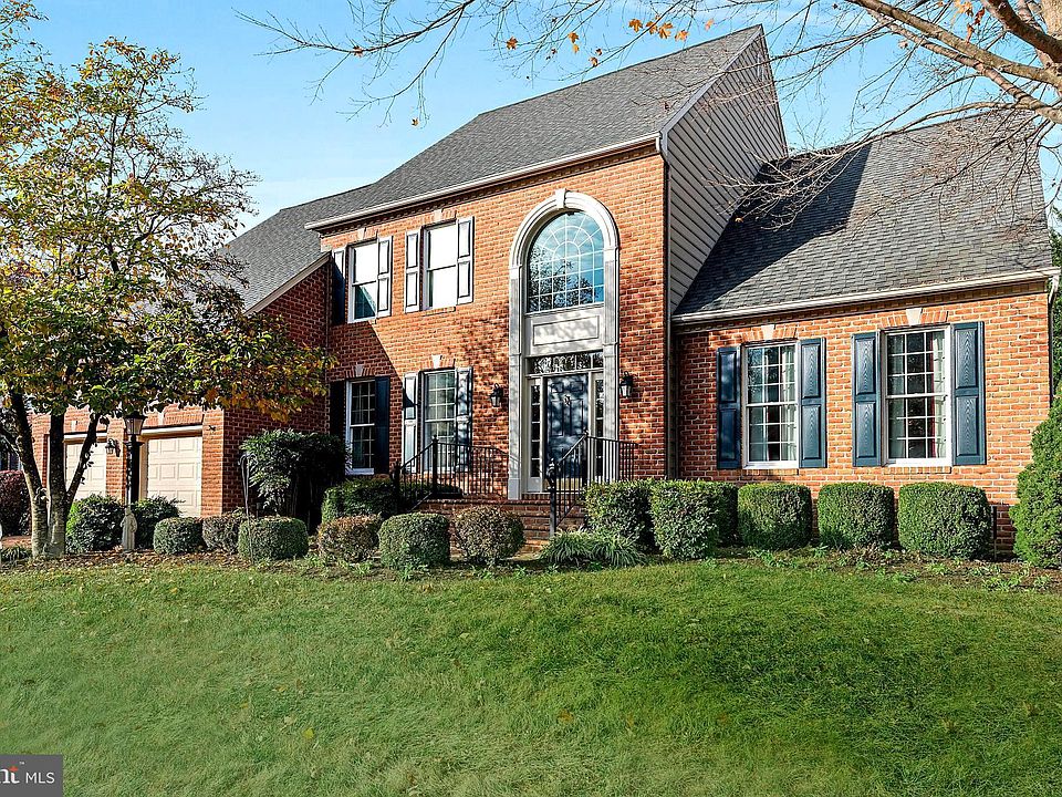 1st image of 300 Durmont Ln