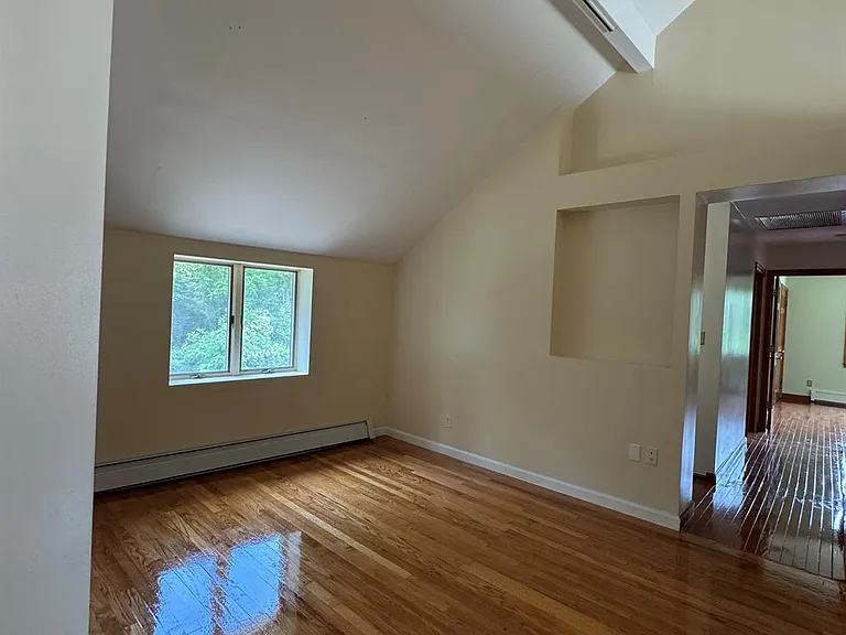 227 Beverly Rd — Photo 12
