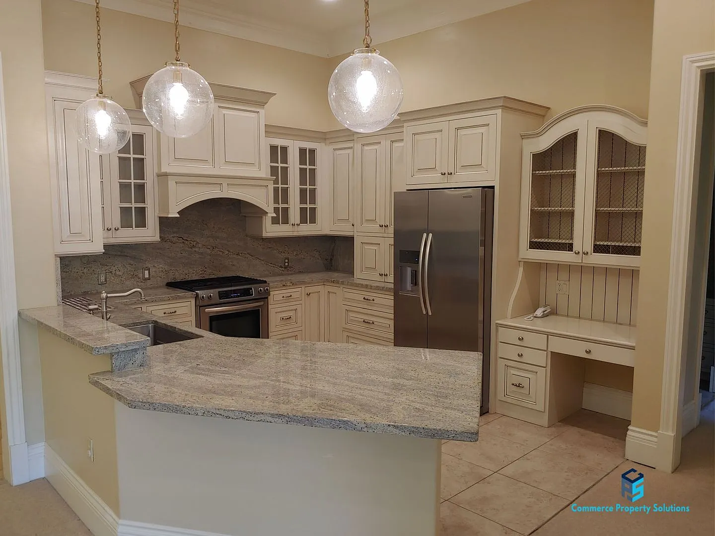 Stunning Penthouse Unit with Beautiful Views available for Rent! — Photo 2