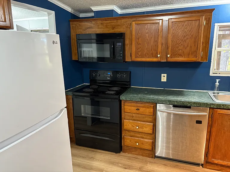 329 Hollybrook Ln — Photo 14